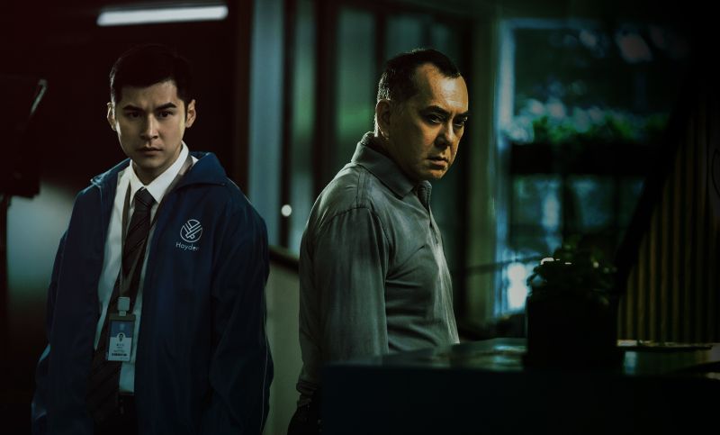 ▲黃秋生(右)有獨特表演方式。(圖/華映)
