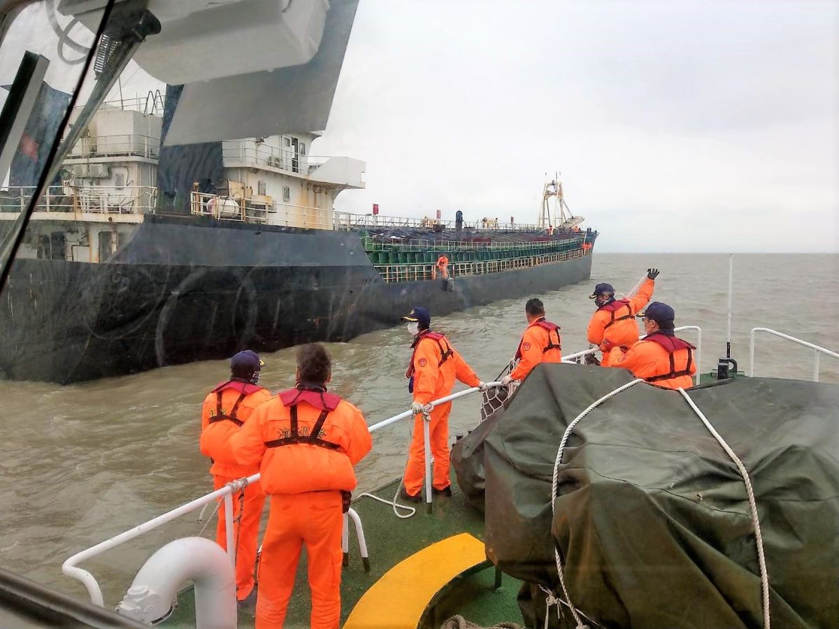 ▲再過幾天就是一年一度的端午佳節了，不過戍守澎湖海域安全的海巡署弟兄們，卻是一刻也不得閒，爲防範連續假期發生海上、岸際的不法情事，同時展現打擊犯罪的決心。（圖／海巡署提供）