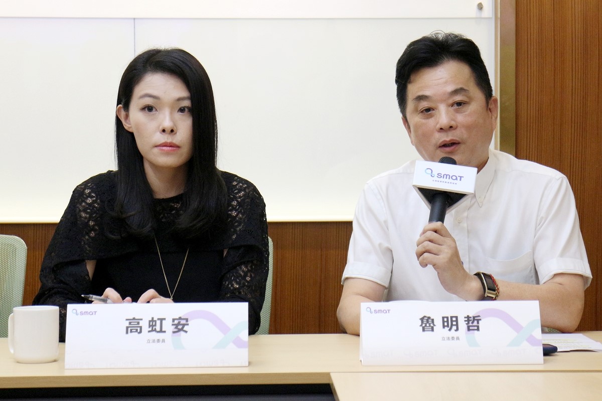 ▲基層出身的立委魯明哲以身作則，以電動機車作為上下班代步工具，並在「升級綠運輸交通轉型要加速」記者會上分享使用心得。（圖／資料照片）