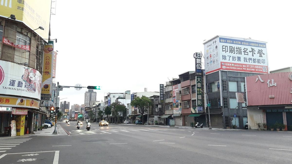 ▲佇立44年的大順陸橋已在去年拆除，如今已變成平路，連帶促使當地房市交易價量都增加。（圖／信義房屋提供）