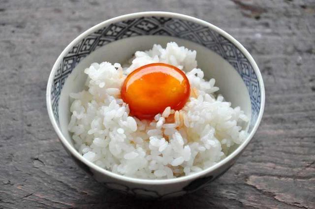 ▲日本國民美食「生雞蛋拌飯」。（示意圖／翻攝每日頭條）