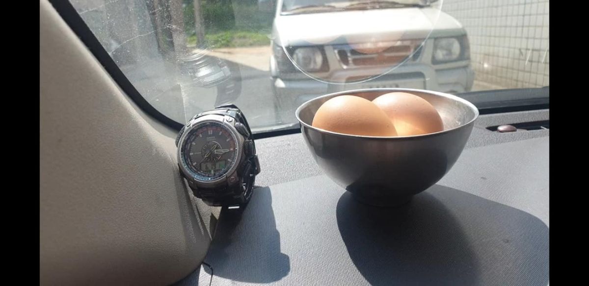 ▲一名網友在臉書社團《爆廢公社公開版》表示，想試看看這麼高的溫度，車子裡面放雞蛋是不是可以煮熟，成品曝光意外引發全場網友暴動。（圖／翻攝自《爆廢公社公開版》）