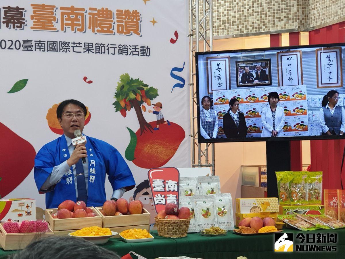 ▲台南市長黃偉哲到台中行銷農特產品，也透過視訊對日本強打「芒果外交」。（圖／金武鳳攝，2020.6.20)