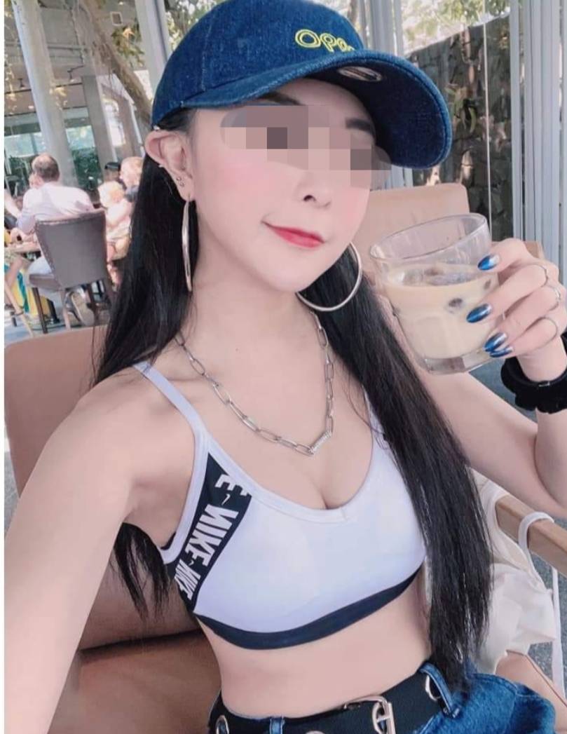 ▲台中市有廠商派駐市府人員，在自己的社群軟體上介紹自己是市府「俏秘書」。(圖／翻攝臉書2020.6.20)