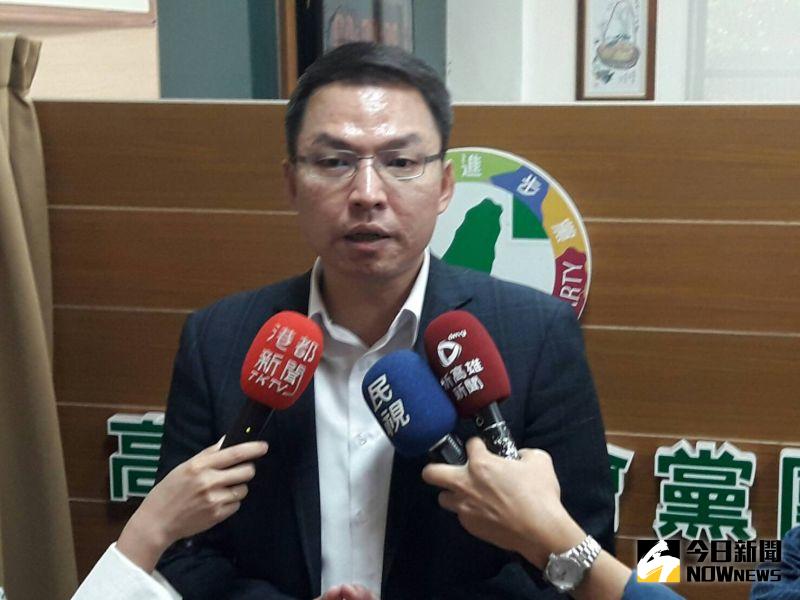 ▲韓市府團隊為李眉蓁助選,陳其邁競選團隊發言人黃文益反批原來「詐騙集團隴無離開高雄!」(圖/記者郭凱杰攝)