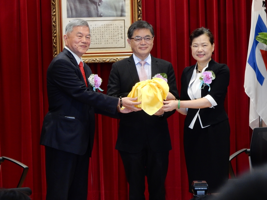 ▲經濟部長交接暨感恩歡送會今（20）日上午於經濟部舉行，經濟部長則由次長王美花（圖右）升任。（圖／記者許家禎攝）