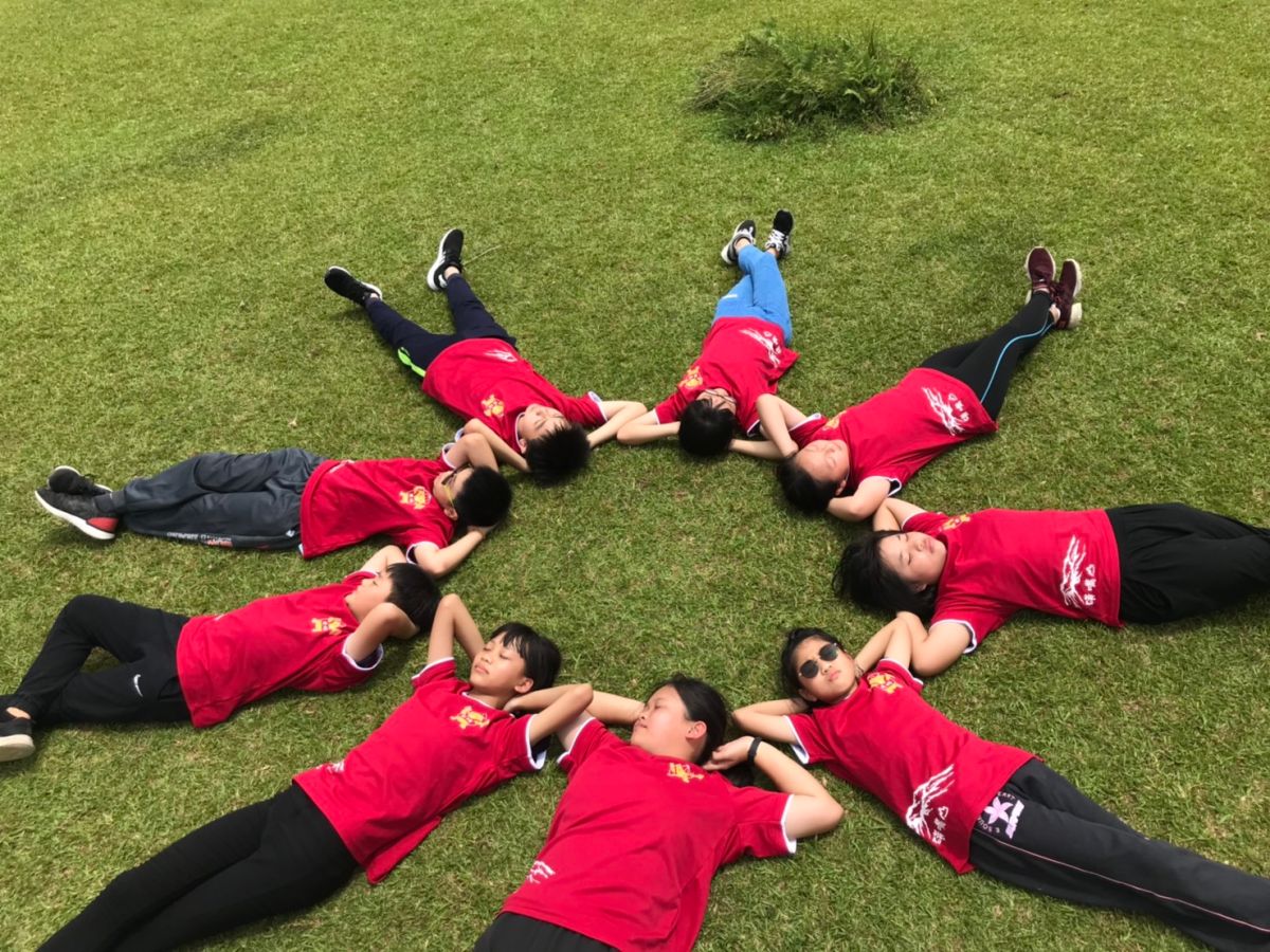 ▲大坪國小希望能讓孩子們在畢業前夕，更加深入了解家鄉的產業活動和特殊的農事文化，特別帶領學生「登牛山」，體驗先民辛勞。（圖/大坪國小提供）