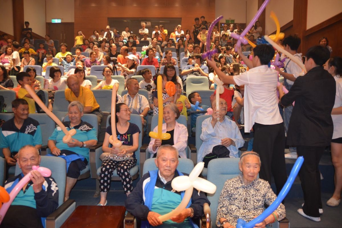 ▲何歡劇團到馬祖大同之家為里民表演。（圖／何歡劇團提供）