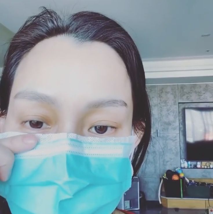 ▲范范重戴口罩,更正錯誤。(圖/范瑋琪IG)