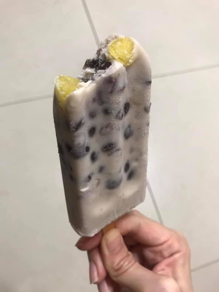 ▲整枝雪糕內線滿滿,料多實在。(圖/翻攝自我愛全聯-好物老實説)