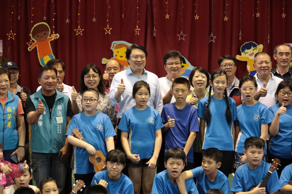 ▲尚智國小今(21)日舉辦「憶起童趣謝尚智」活動，許多校友都趕回母校，市長林右昌也特別出席（圖/基隆市政府提供）