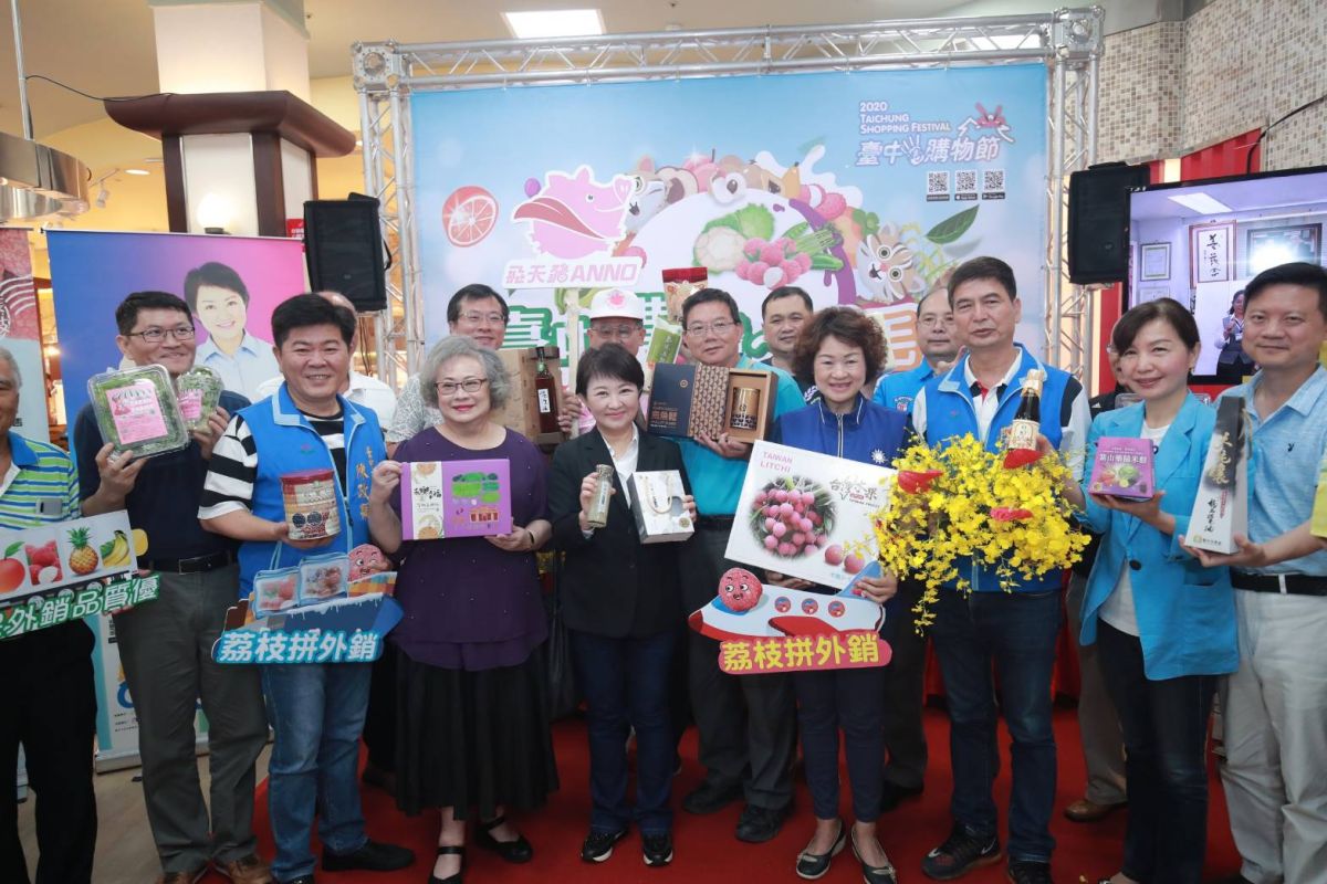 ▲市長盧秀燕親自上陣行銷，行銷台中在地優質農特產品(圖／柳榮俊翻攝2020.6.21)