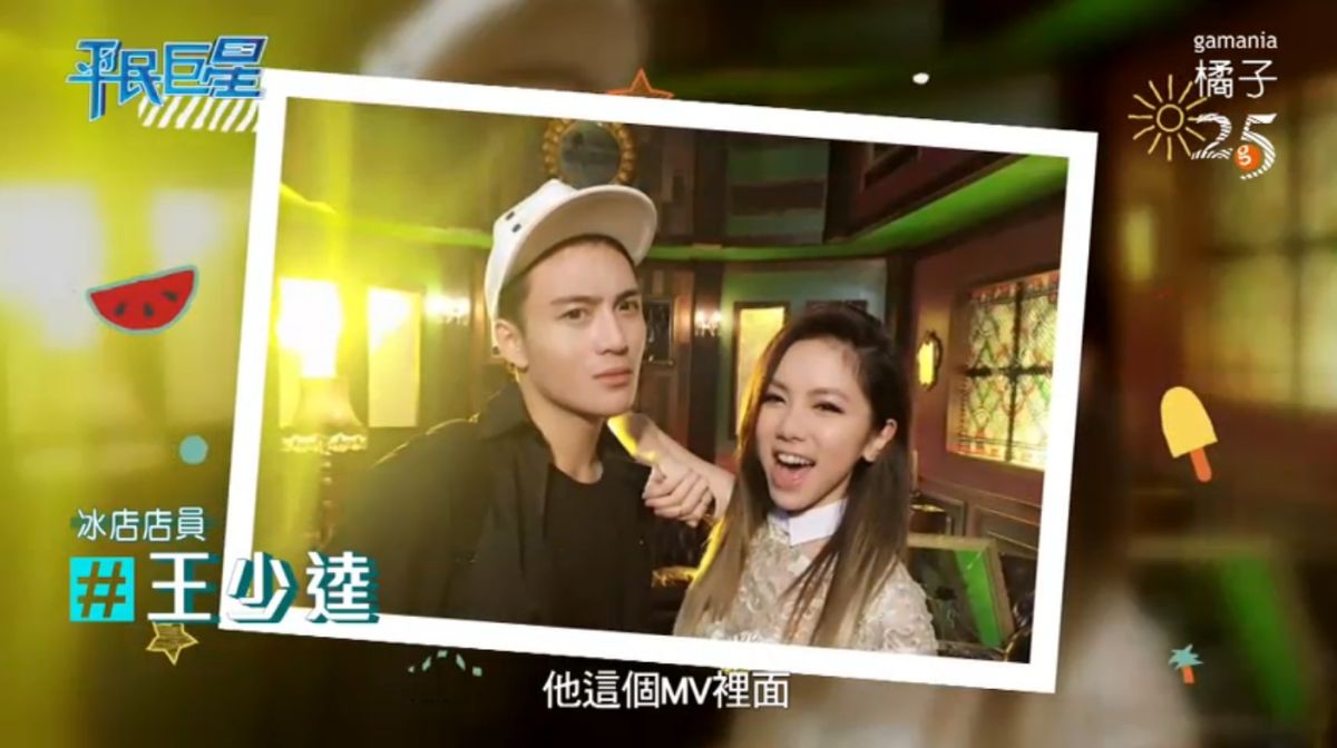 ▲王少逵（左）曾是鄧紫棋身旁的舞者。（圖／翻攝《平民巨星》） 