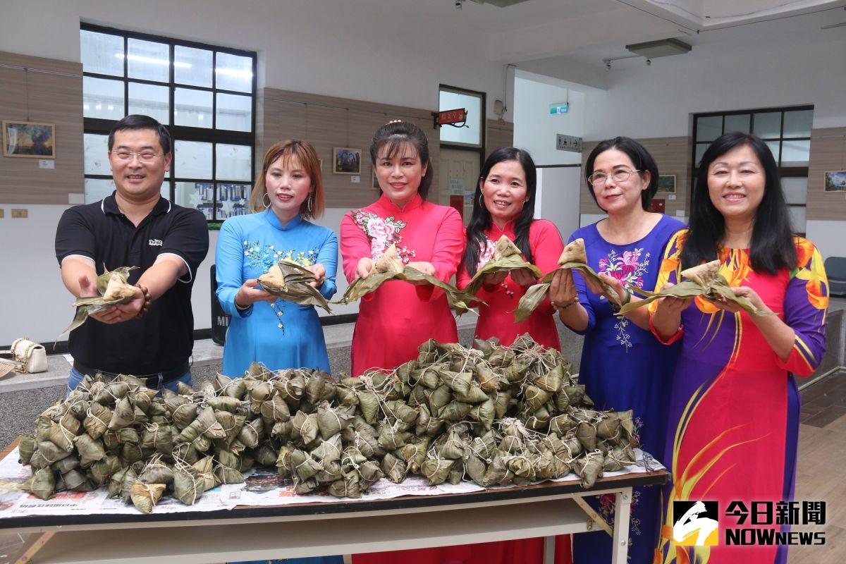 ▲新住民共同集資包愛心粽回饋社會。（圖／記者洪佳伶攝,2020.06.22）