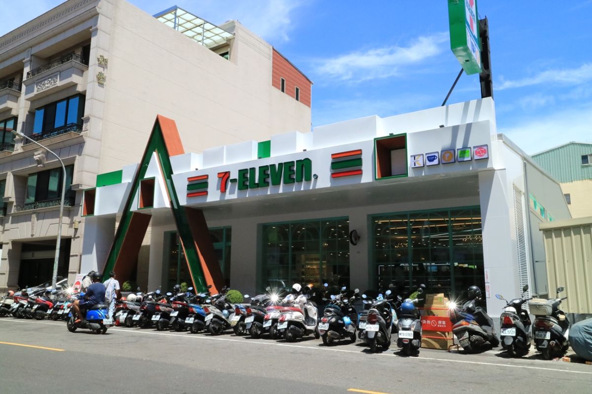 ▲看準台南大橋重劃區人口多，南部最大便利商店進駐。（圖／信義房屋提供）