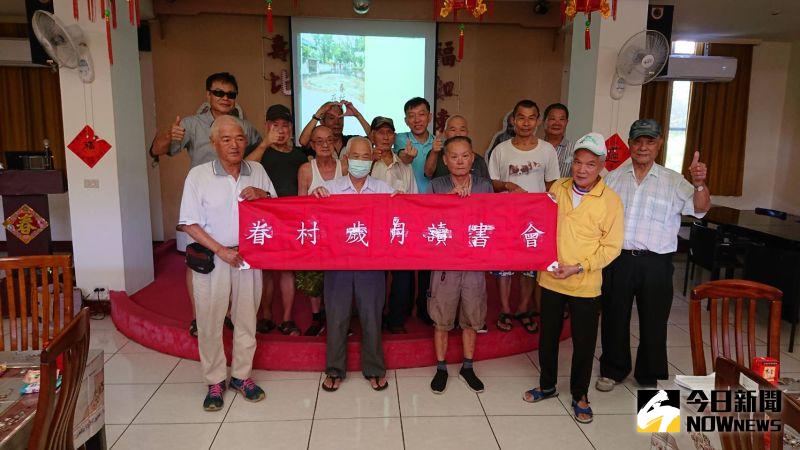 ▲家主任史浩誠帶領前往書中所介紹位於台中市南屯區春安里「彩虹眷村」。(圖/記者陳雅芳攝,2020.06.22)