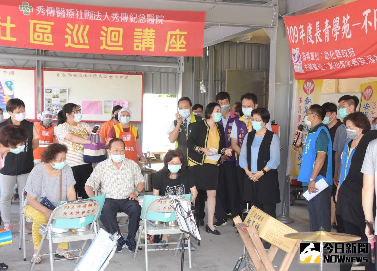 ▲彰化縣長王惠美至秀水鄉安溪社區活動中心訪視安溪社區照顧關懷據點，特地為長者午餐加菜。（圖／記者陳雅芳攝，2020.06.22）