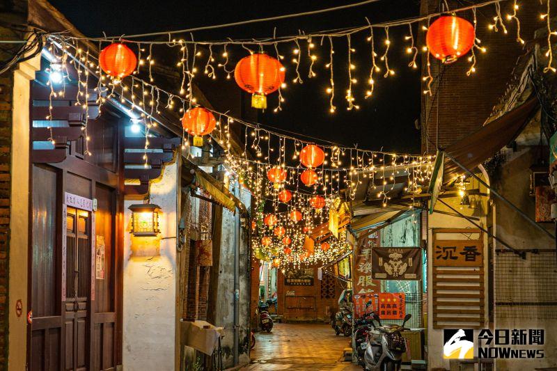 ▲「2020鹿港慶端陽」系列活動,夜間賞燈區更獲熱烈回響,今年中山路燈飾動線拉長到文武廟。(圖/記者陳雅芳攝,2020.06.22)