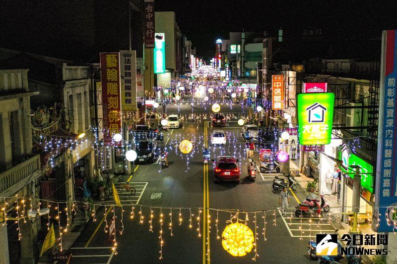 ▲今年的點燈範圍除了中山路以外、老街、藝術村也都將會趕在端午之前,陸續完成佈燈與試燈。(圖/記者陳雅芳攝,2020.06.22)