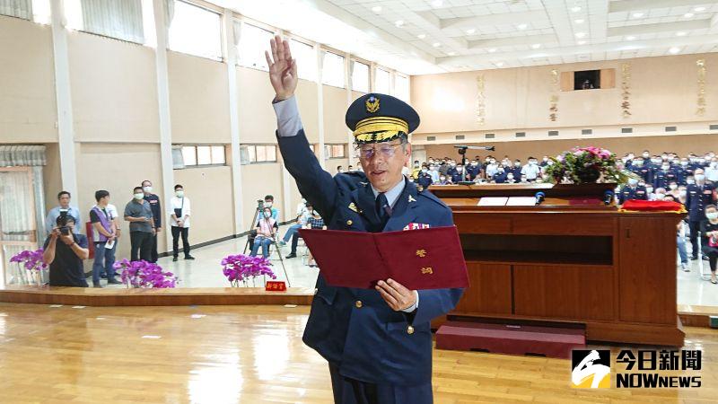 ▲警大46期的許錫榮宣誓接任彰化縣警察局長一職。(圖/記者陳雅芳攝,2020.06.22)