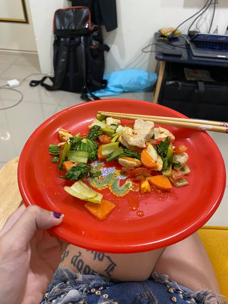 ▲網友分享自己美國朋友最愛用這款「台灣特色」碟子盛食物,讓她好尷尬。(圖/翻攝自爆怨公社)