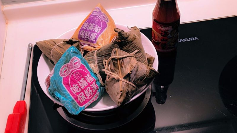 端午節吃粽子驚見特殊包裝　網友：「包中＋好運」快吃！
