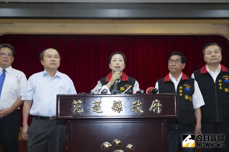 ▲花蓮縣長徐榛蔚鐵腕宣布撤銷卜蜂公司在花蓮的一切相關證照。（圖／記者鄭志宏攝）