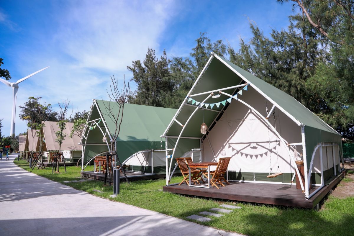 ▲大安「向海那漾」濱海樂園內打造具有生態旅遊、環境教育、親水體驗的豪華露營區。(圖／柳榮俊翻攝2020.6.23)