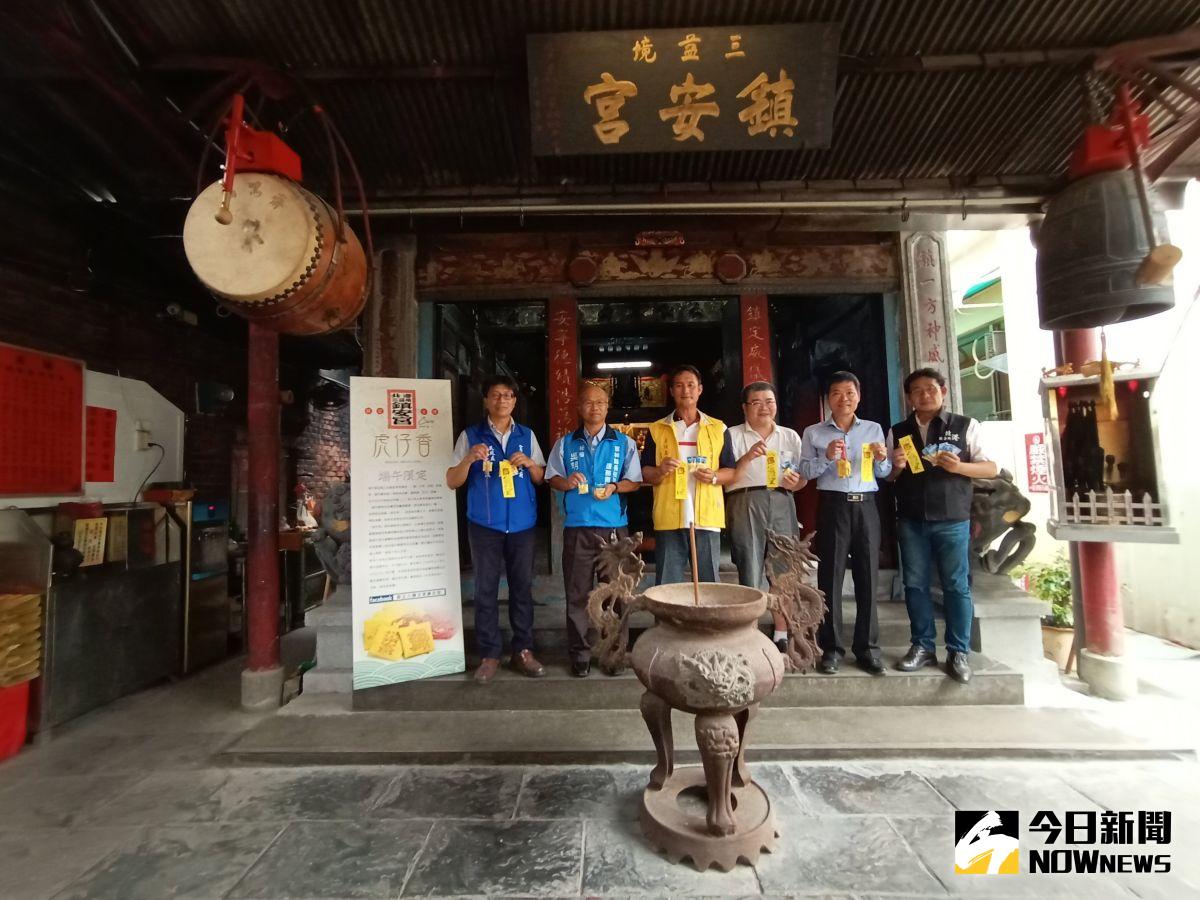 ▲每年端午節北港鎮安宮除提供午時水供索取以外，並請設計師設計專屬虎仔香虎紋與五毒符。（圖／記者洪佳伶攝,2020.06.23）