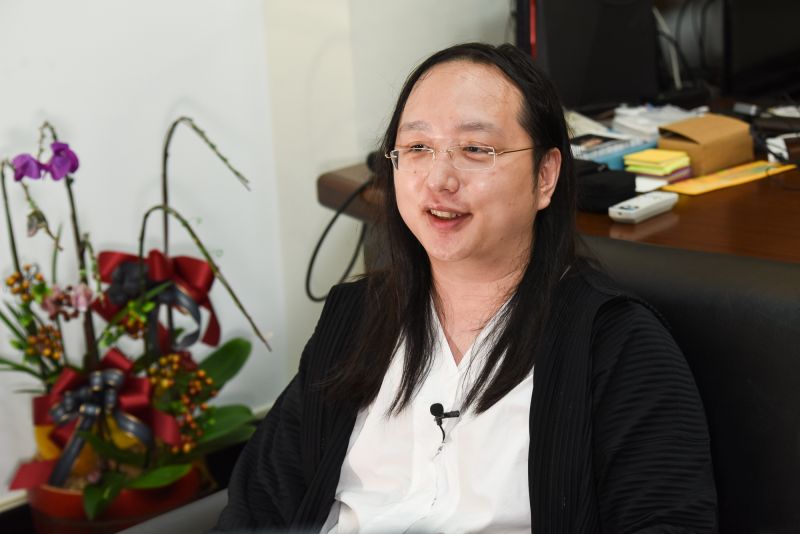 ▲行政院政務委員唐鳳指出,她「自費公差」拚外交並不僅是代表國家,最重要是代表一種「Taiwan