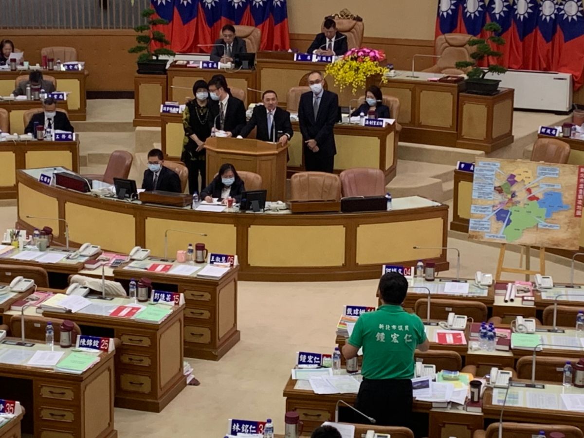 ▲市議員李倩萍要／記者宋原彰求新北市規定所有幼兒園裝設監視器，黃俊哲則表示校園開放後，社會安全網需加強，讓有徵兆、行為偏差的學生先行受輔導。（圖／記者宋原彰攝，2020.06.23）