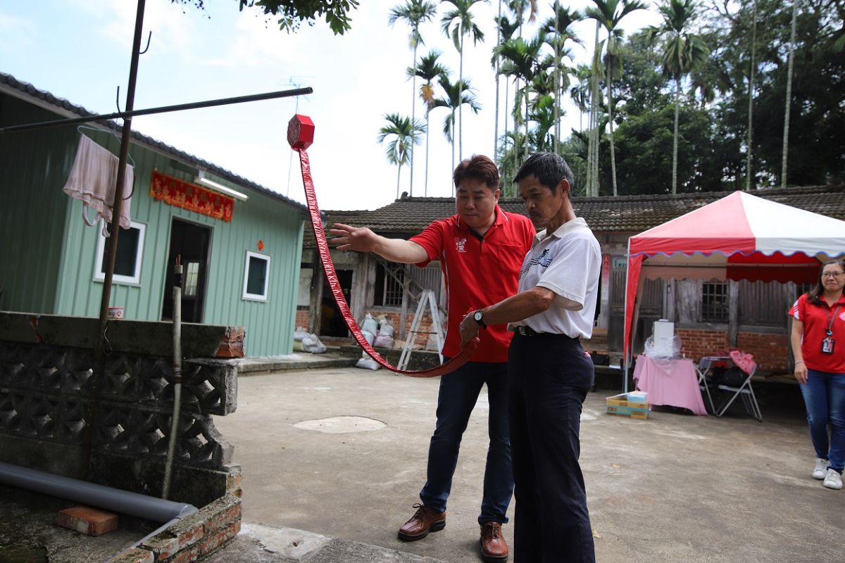 ▲老厝打掉重建完成後，中華聖母基金會幫阿三歡喜入厝，迎接新生活。（圖/中華聖母基金會提供，2020.06.23）