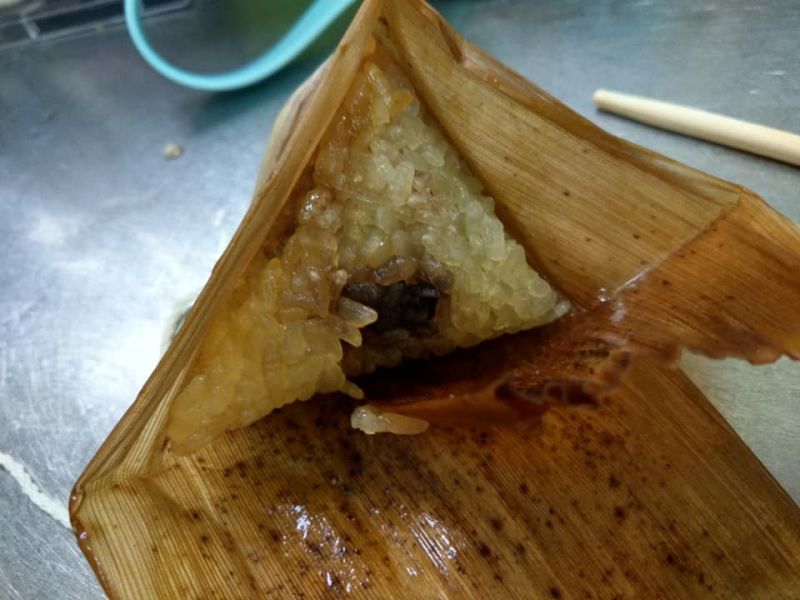 ▲蒸過後,米飯軟爛的口感讓她感到崩潰。(圖/翻攝爆怨公社臉書)