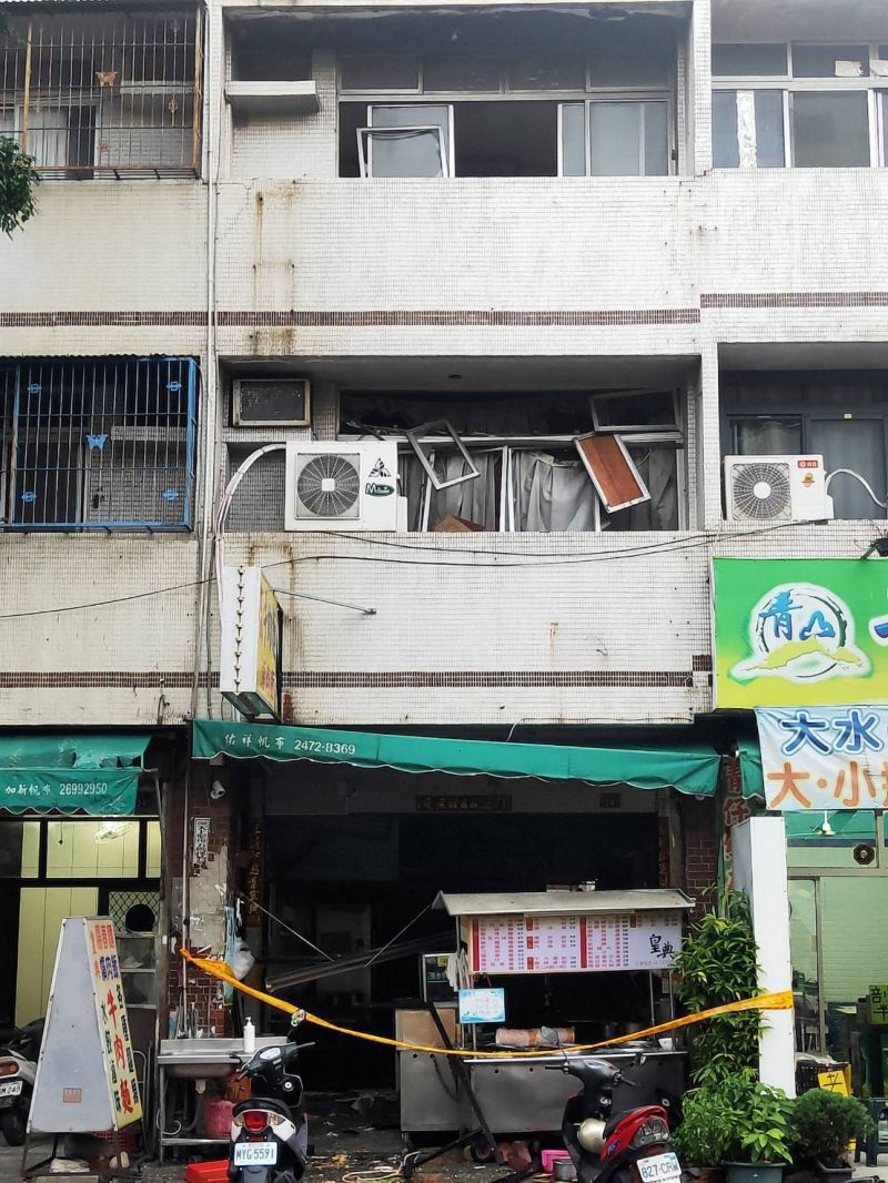 ▲台中市南屯區黎明路上發生氣爆案，目前警消正到場處理中。（圖/記者柳榮俊攝）