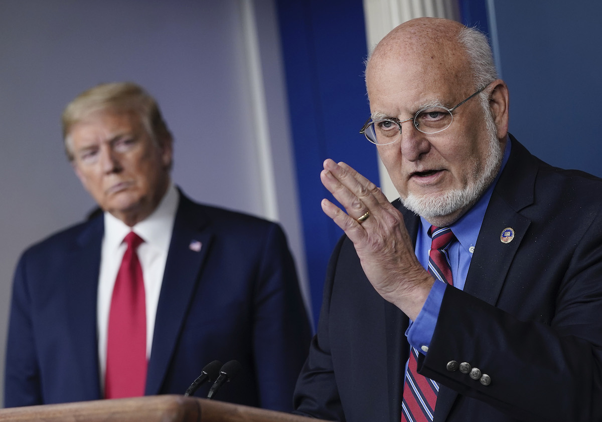 ▲美國總統川普、疾病控制和預防中心（ CDC ）現任主管雷德菲爾德。（圖／翻攝自 Stat ）