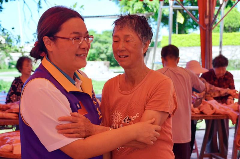 ▲比起不分區立委,區域立委也能透過社群平台和選民互動。