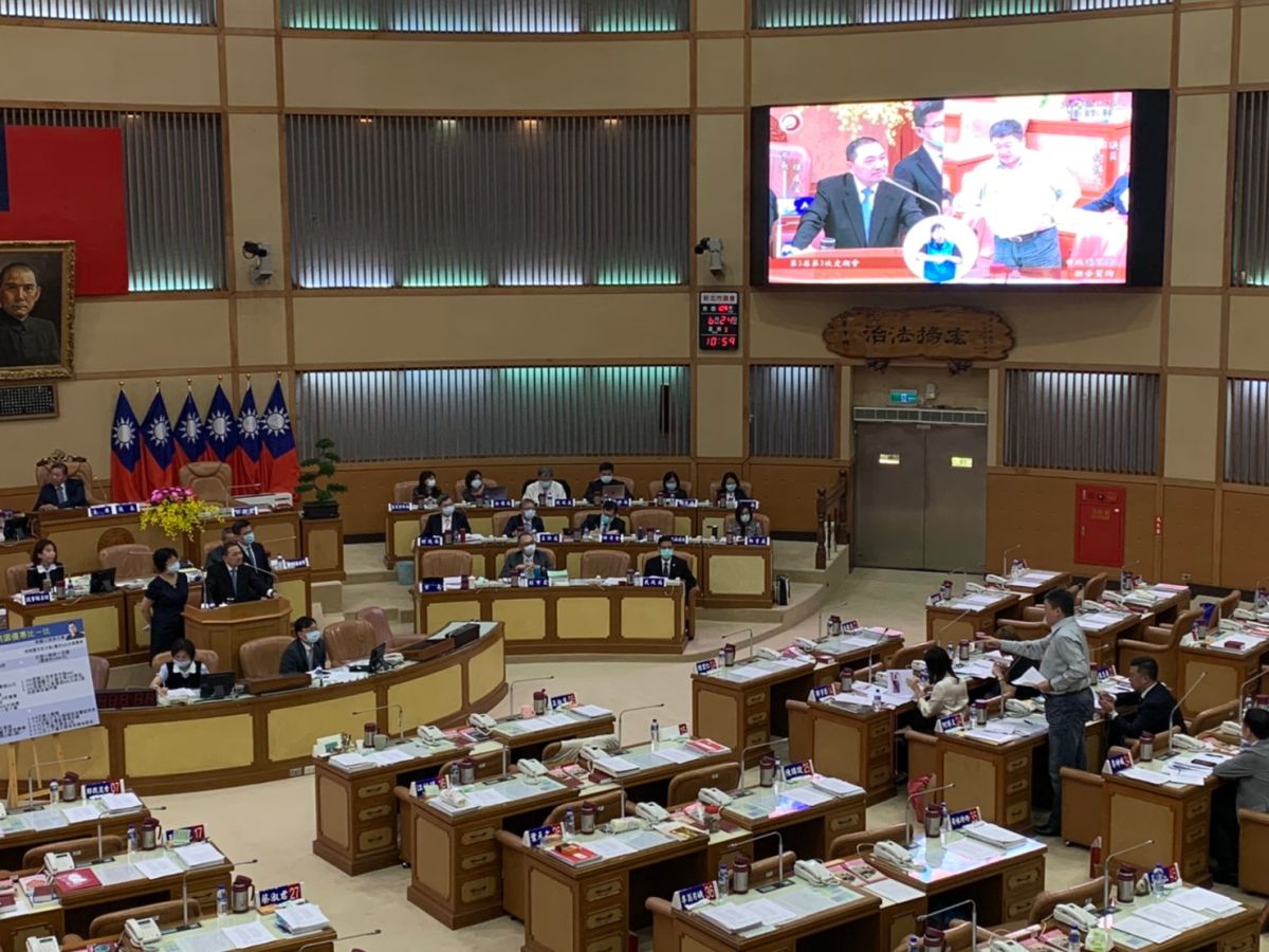 ▲侯友宜回應，新北市不用撒大錢帶動經濟，會由市長帶頭促進商圈消費。（圖／記者宋原彰攝，2020.06.24）
