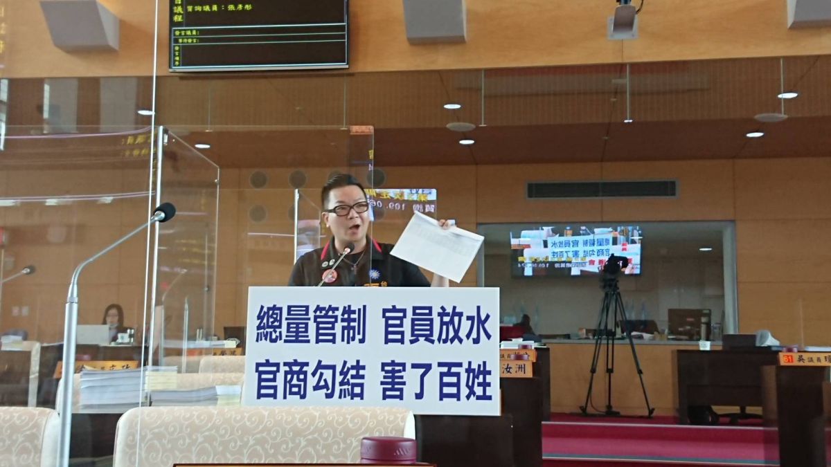 ▲中市垃圾總量管制，議員張彥彤質疑，只是管制沒有背景的合法廠商，但是少數有「特殊背景」廠商，清運超過核准量垃圾進場，環保局視若無睹(圖／柳榮俊攝2020.6.24)