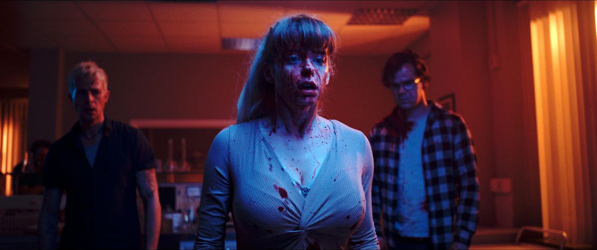 ▲片中女主角整形不成反被感染成畸形怪。（圖／車庫）