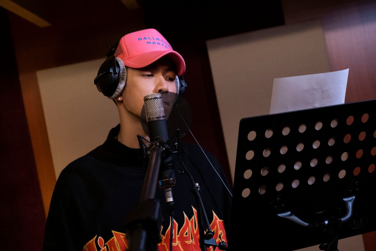 ▲柯震東拋開包袱深情演唱 《打噴嚏》主題曲。（圖／傳影互動）