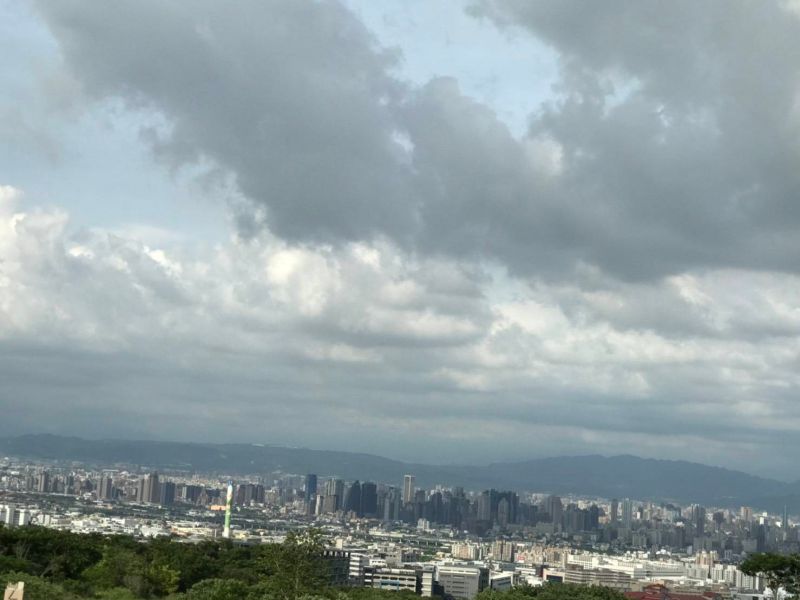 ▲台中望高寮公園，媲美「台北陽明山」、「日本函館」，更是年輕朋友告白及情侶約會的首選。(圖／柳榮俊攝2020.6.25)