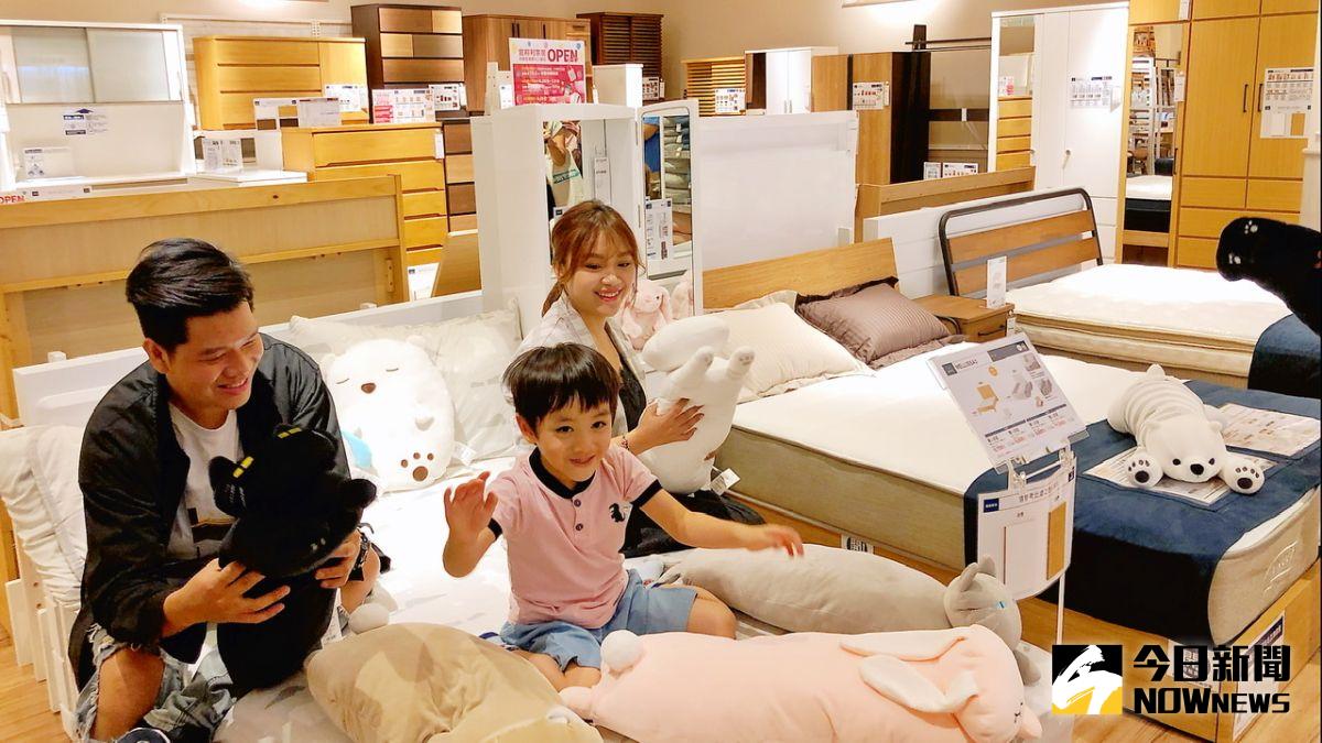 ▲「宜得利家居」於新光三越左營店設立全新櫃位，店內有約八成商品是與日本同步販賣的自家開發商品。（圖／記者陳美嘉攝，2020.06.25）