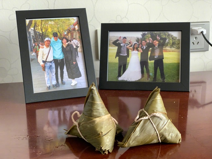 ▲林書豪曬全家福照和粽子祝端午節快樂。（圖／取自林書豪微博）

