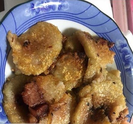 ▲女網友分享阿嬤煎粽子創意吃法。（圖／翻攝自《爆廢公社》）
