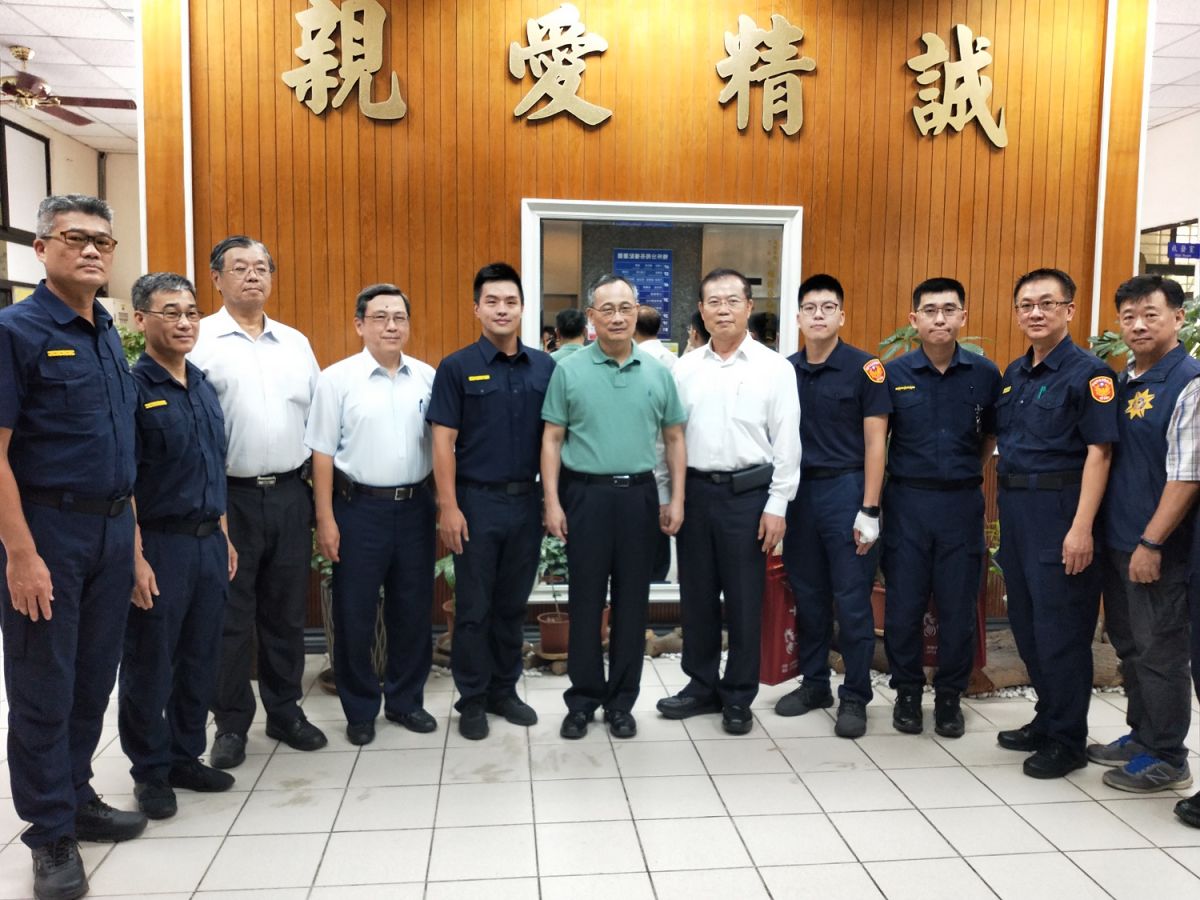 ▲▲警政署長陳家欽南下高雄先後前往高雄市警局三民一分局、楠梓警分局加昌派出所慰問。（圖／高市警局提供)