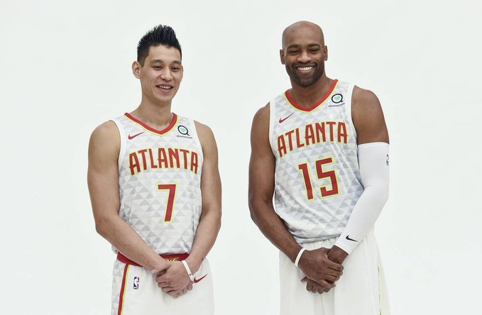 ▲林書豪和「半人半神」Vince Carter曾是老鷹隊友。（圖／取自推特）