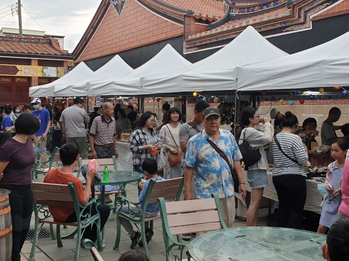 ▲金門縣金城鎮公所舉辦「浦揪16新創市集」，現場人潮滿滿。（蔡若喬攝）