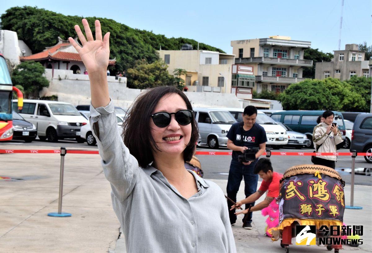 ▲旅遊處長陳美齡表示，光是25日進出澎湖人次入境人數13097 人，打破去年端午假期的紀錄。（圖／記者張塵攝，2020.06.26）