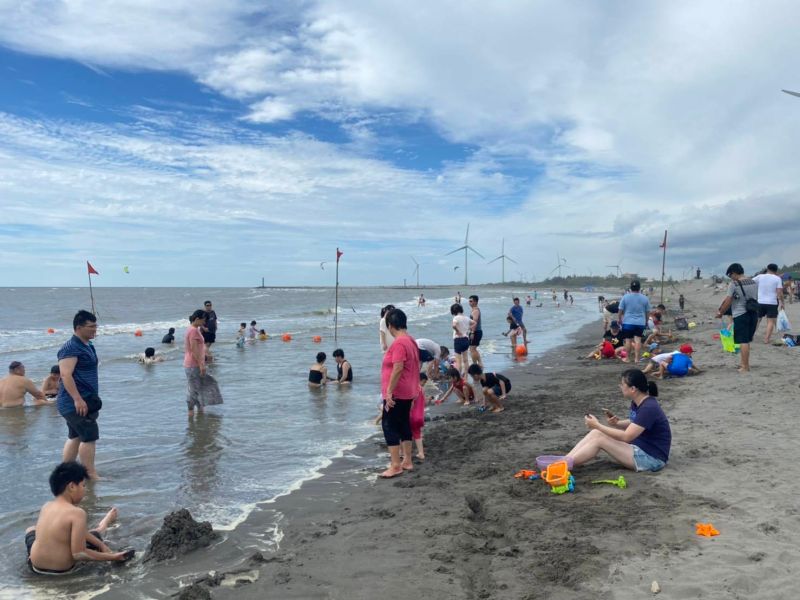 ▲位於台中的大安濱海樂園，是中部知名的戲水景點，每到夏天都吸引大批民眾來遊憩，在網路聲量上排名第二，僅次於福隆海水浴場。(圖／NOWnews資料照片)