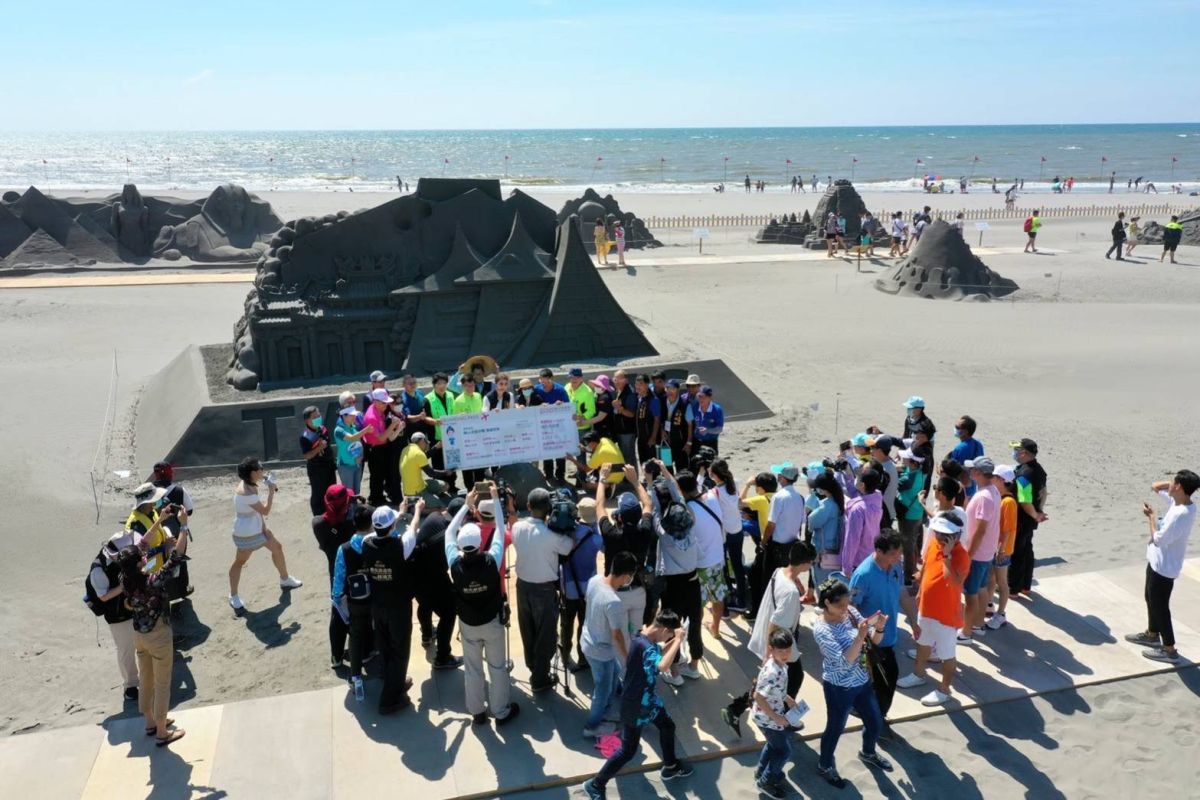 ▲「大安沙雕音樂季」即日起台中大安濱海樂園登場(圖／柳榮俊翻攝2020.6.27)